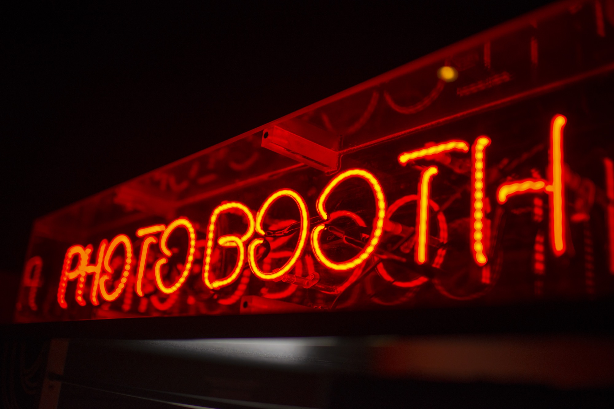 Box Photo Booth neon sign