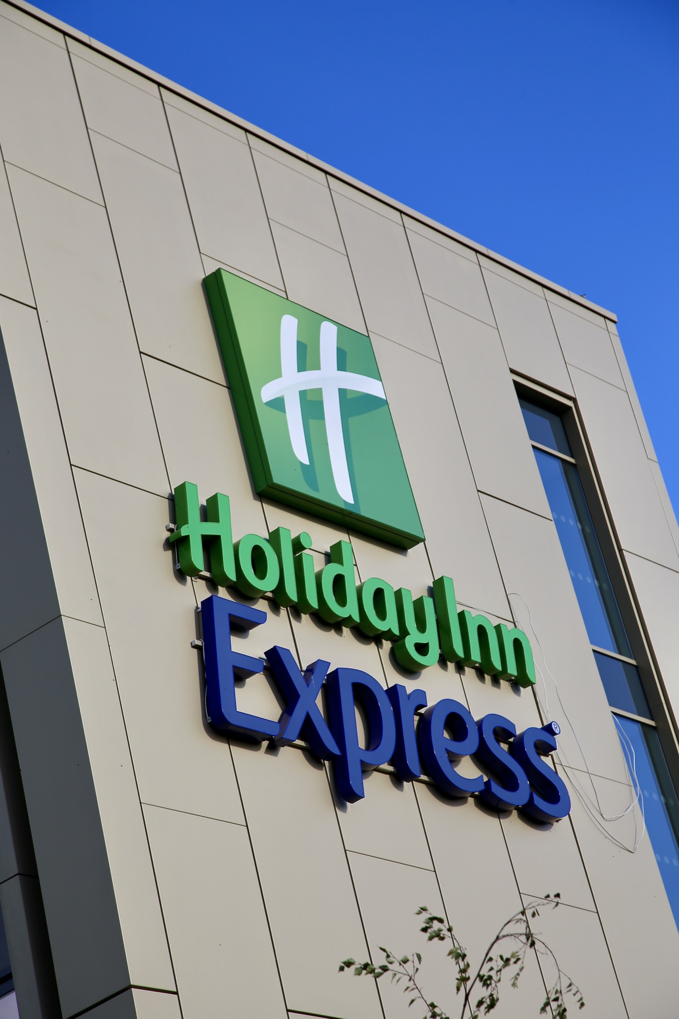 Holiday Inn Express Signage