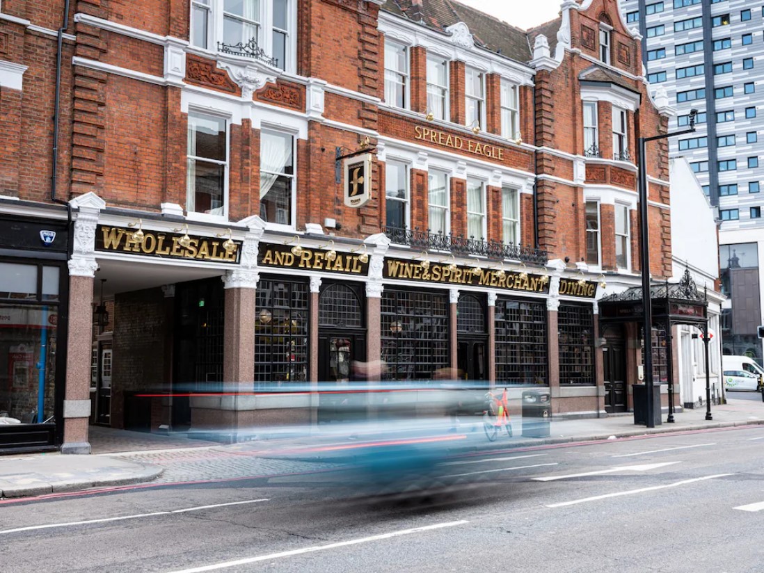 Pub Signage - Traditional Gold signs