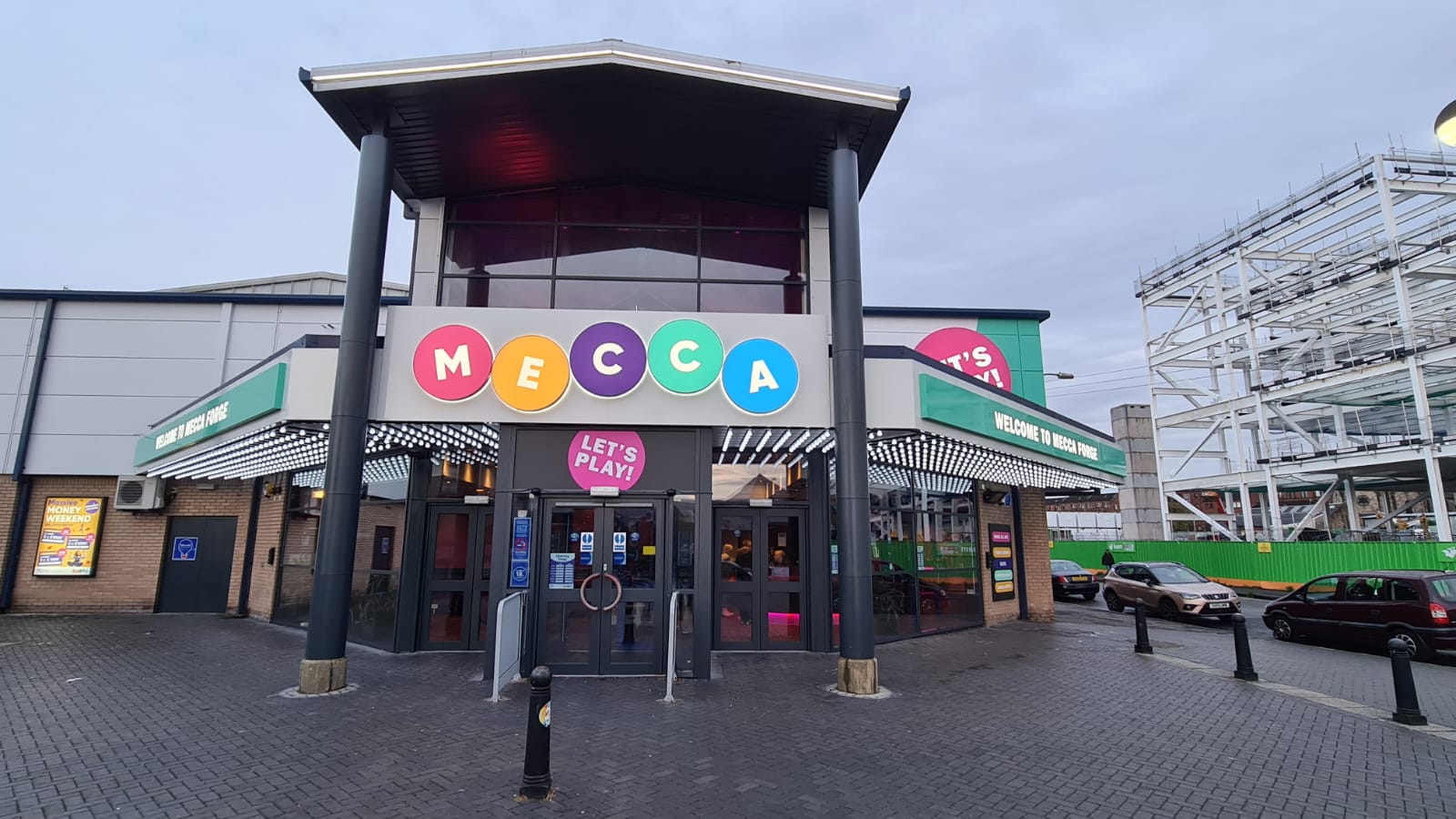 Mecca Bingo entrance Halo Signage